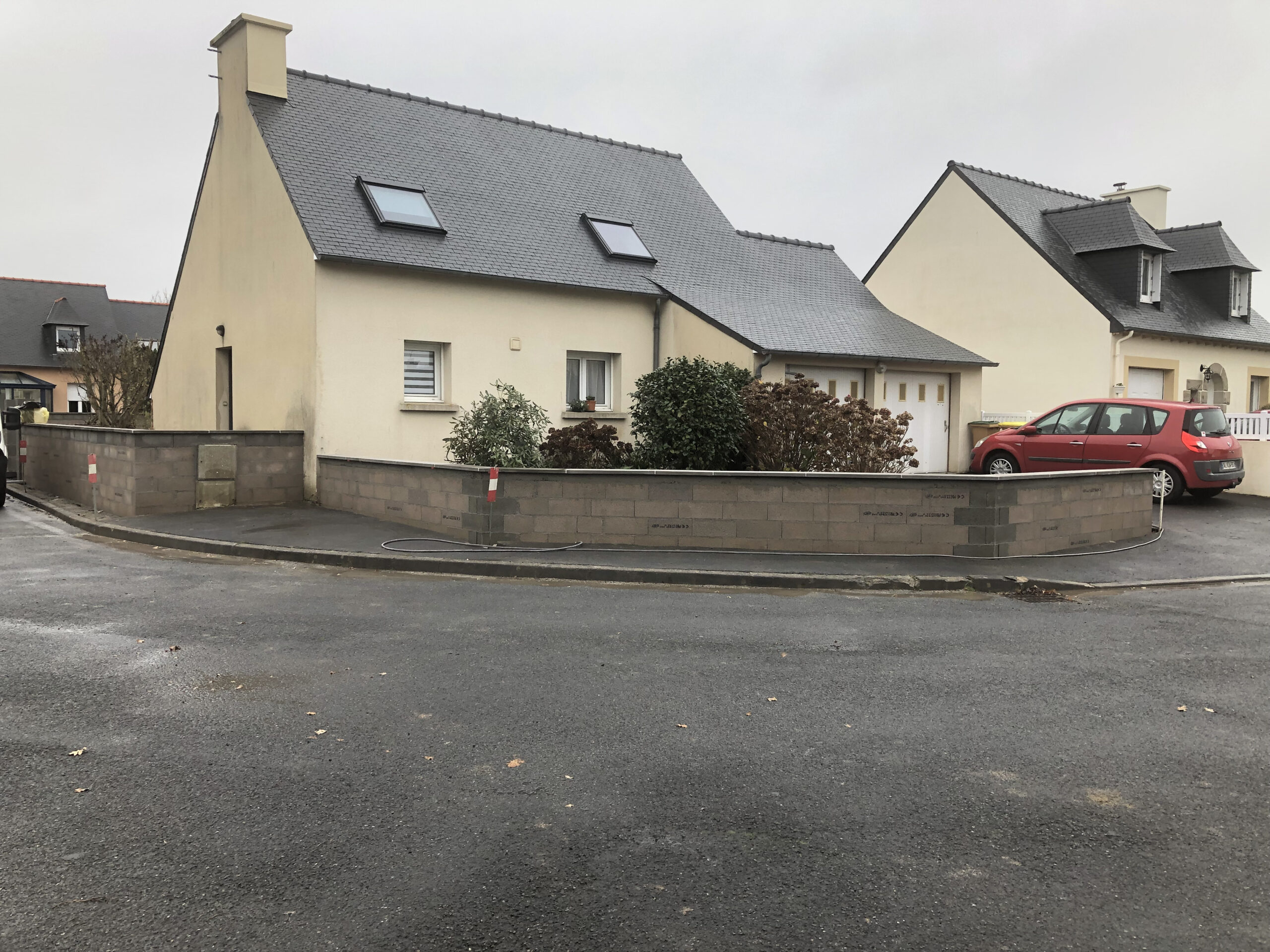 Photo d'un mur en parpaing après les travaux